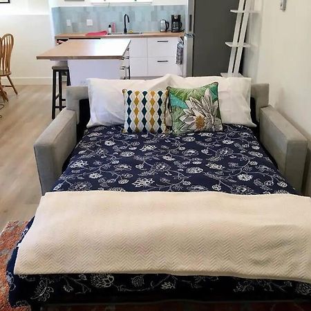 Bright Modern 1Br Suite In Sooke Village Core Exteriör bild