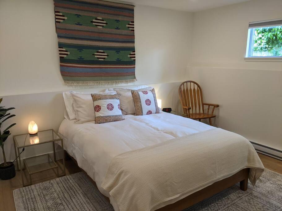 Bright Modern 1Br Suite In Sooke Village Core Exteriör bild