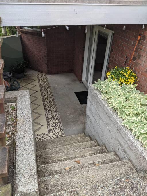 Bright Modern 1Br Suite In Sooke Village Core Exteriör bild