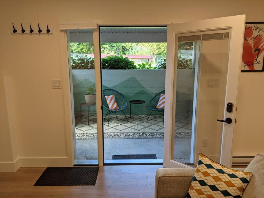 Bright Modern 1Br Suite In Sooke Village Core Exteriör bild
