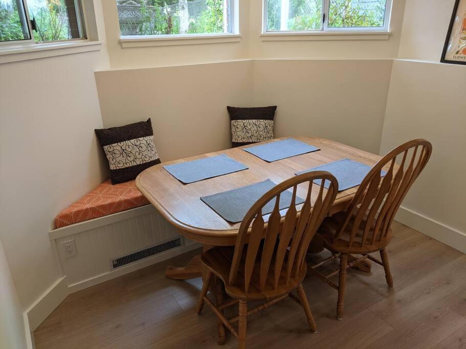 Bright Modern 1Br Suite In Sooke Village Core Exteriör bild