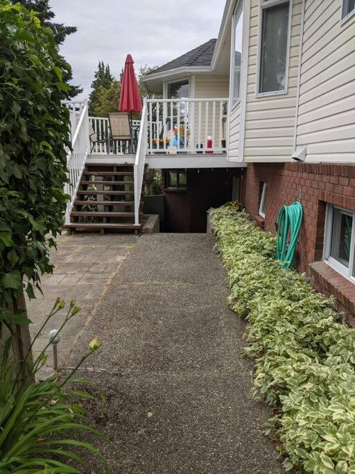 Bright Modern 1Br Suite In Sooke Village Core Exteriör bild