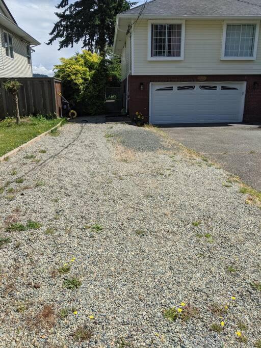 Bright Modern 1Br Suite In Sooke Village Core Exteriör bild